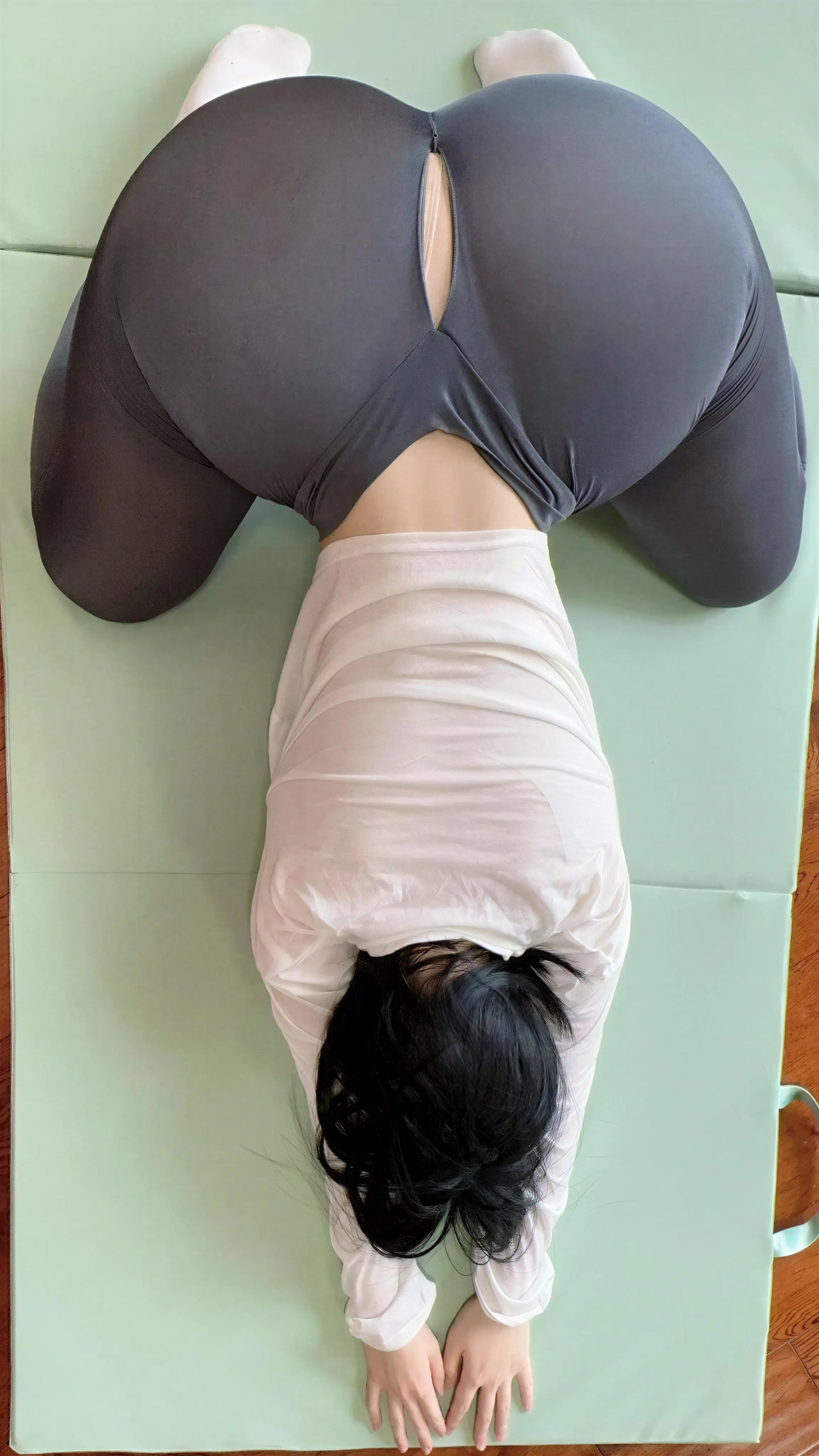 俏妞qiaoniuTT – 瑜伽裤怼脸拍 20P